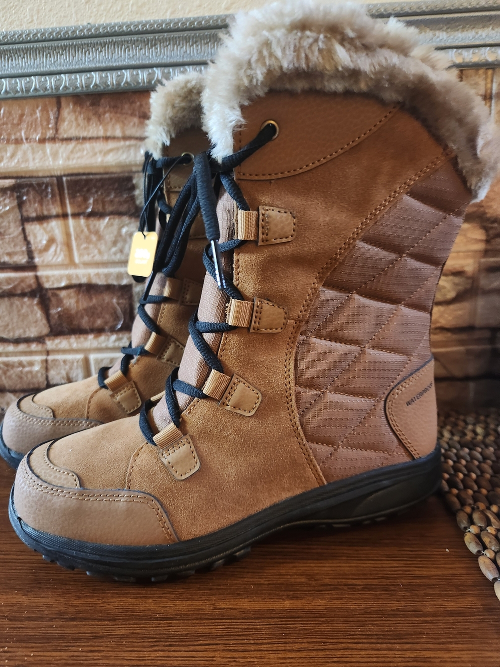 Columbia Brown Faux Fur Trim Winter Lace-Up Boots